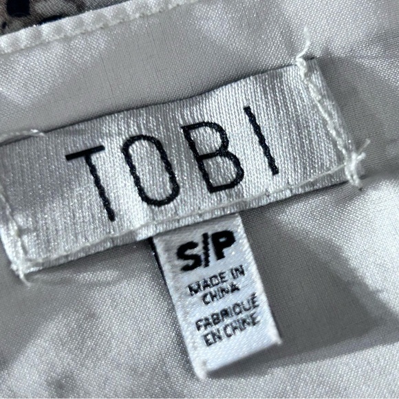 Tobi Bite Me Taupe Multi Snakeskin‎ Print Off The Shoulder Shorts Romper Sz S - Picture 10 of 11